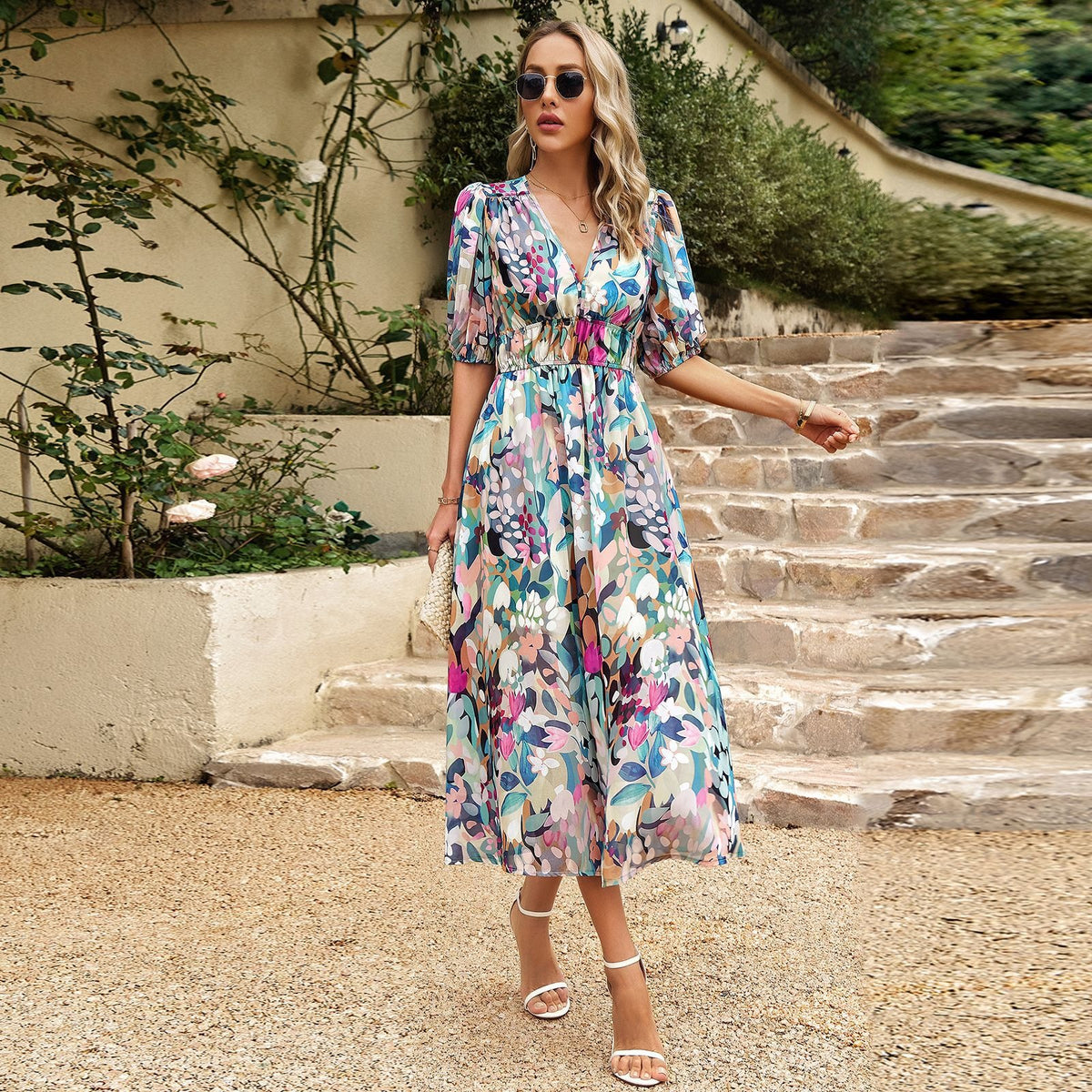 Dresses with summer style, waist cinched V-neck printed long skirt